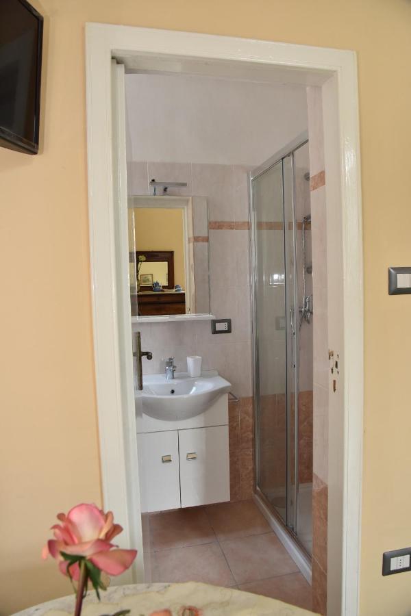 Rosaria Suite & Rooms Lecce Bagian luar foto