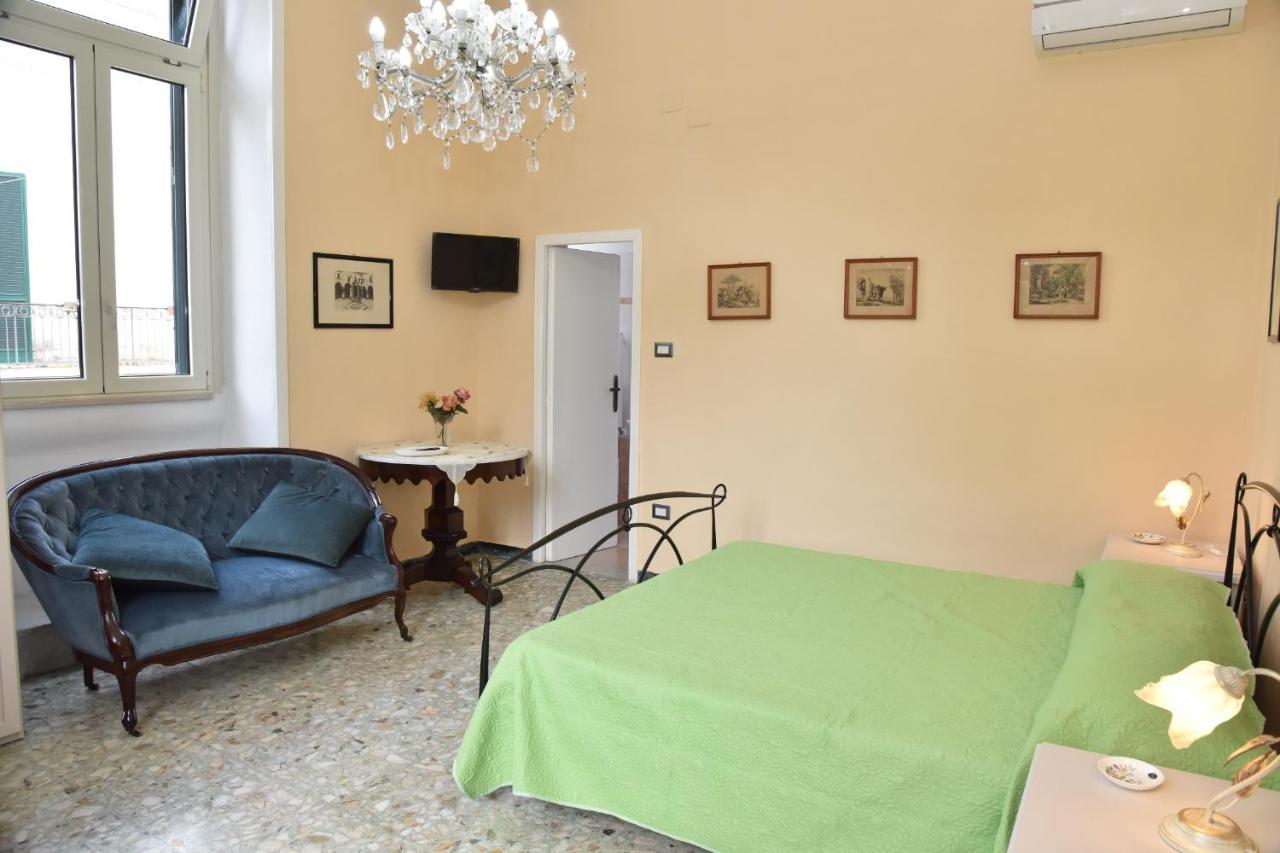 Rosaria Suite & Rooms Lecce Bagian luar foto