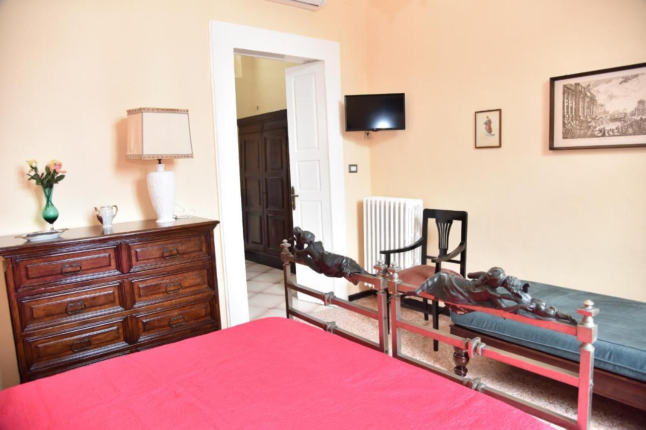 Rosaria Suite & Rooms Lecce Bagian luar foto