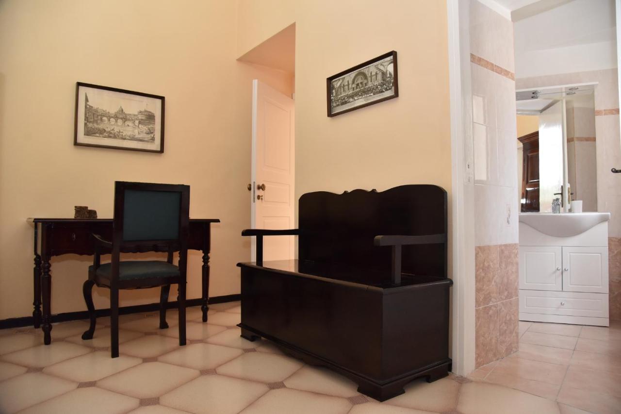 Rosaria Suite & Rooms Lecce Bagian luar foto